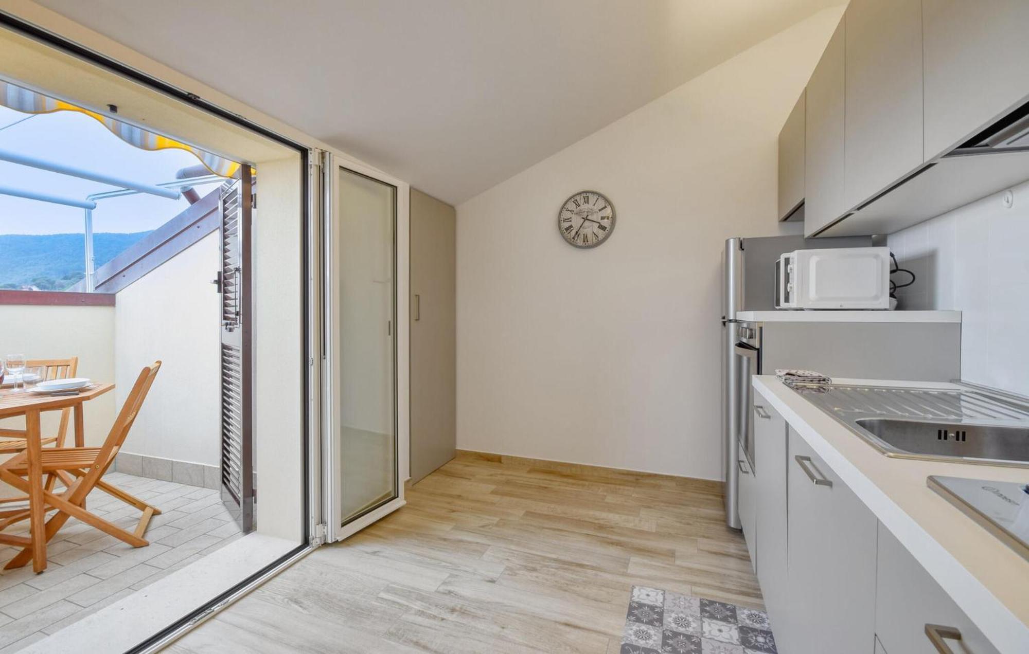 Beautiful Apartment In Moneglia With Kitchen Exteriör bild